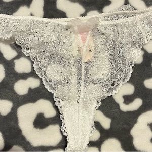 Victoria’s Secret Dream Angels low rise V-string panties